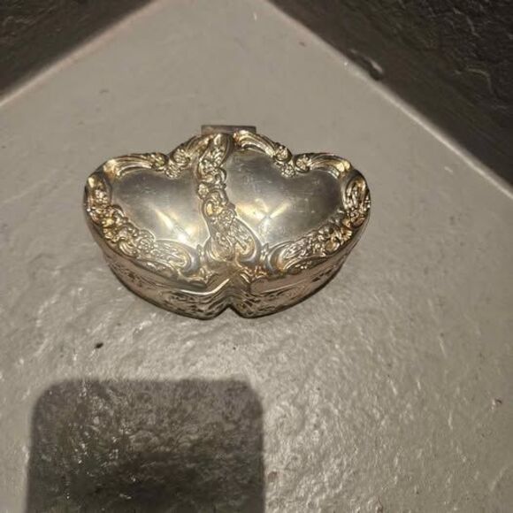 Antique Silver Plate Jewelry Trinket Box Double Heart Hinged 4" x 3" - Picture 2 of 7